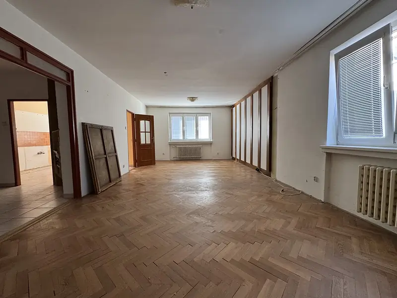 Veľký priestor, záhrada, garáž a potenciál vytvoriť si bývanie podľa seba – foto 4