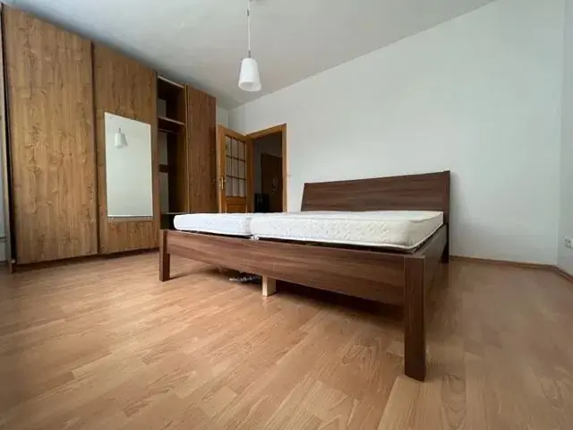 Kramáre – Stromová, priestranný 2-izbový byt, 78 m², 9 m² loggia, garážové státie – foto 2