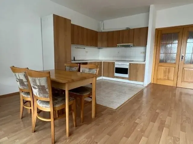 Kramáre – Stromová, priestranný 2-izbový byt, 78 m², 9 m² loggia, garážové státie – foto 3