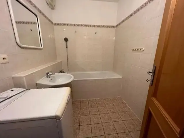Kramáre – Stromová, priestranný 2-izbový byt, 78 m², 9 m² loggia, garážové státie – foto 7