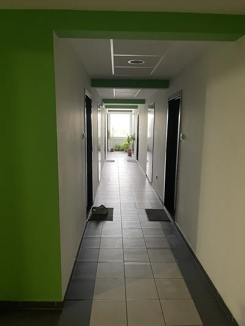 Prenájom - 2-izbový byt s loggiou, šatníkom a pivnicou – Vlčie hrdlo, BA – foto 6